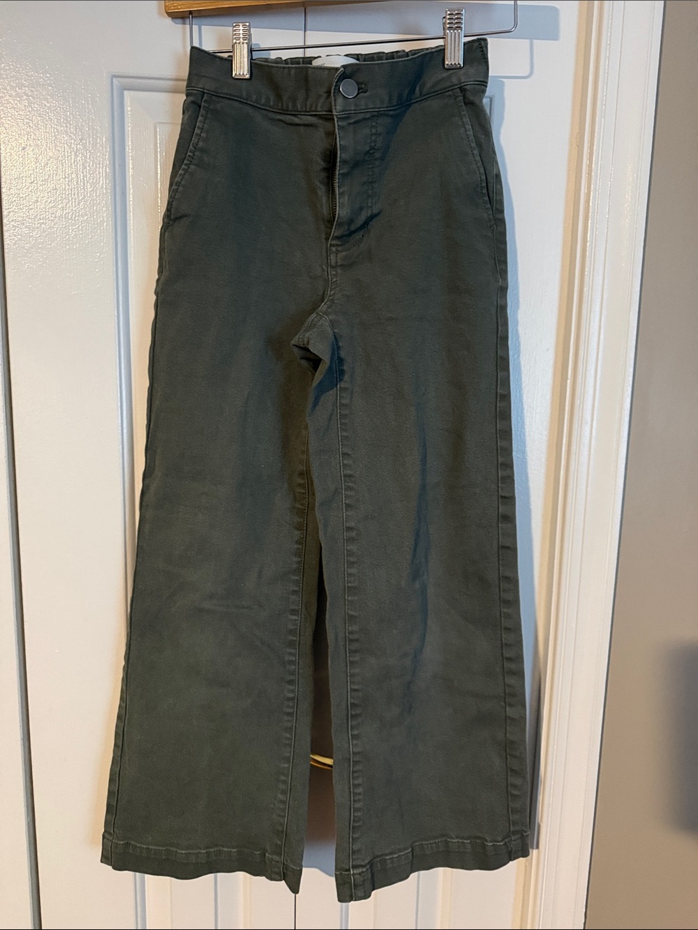 OAK + FORT Olive Green High-Waist Cropped Trousers